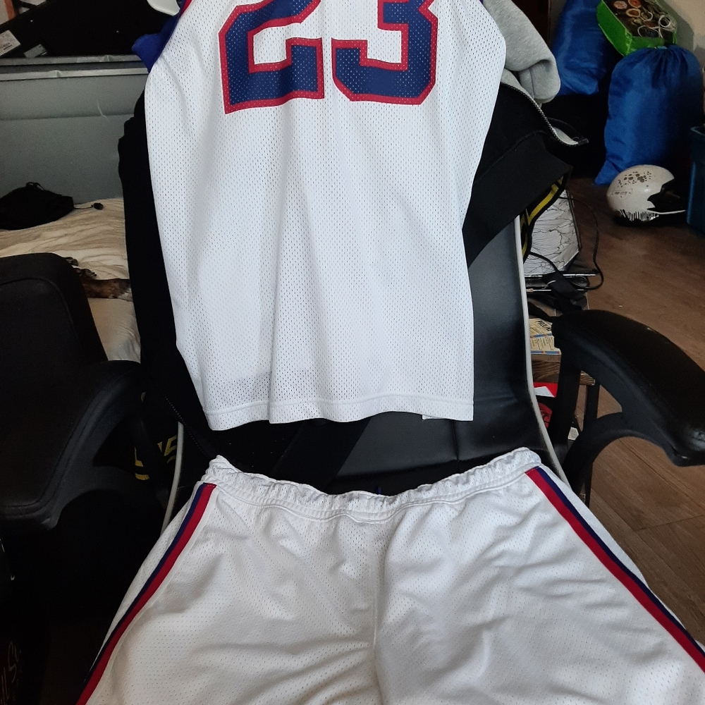 Shorts n t shirt - Picture 3 of 3